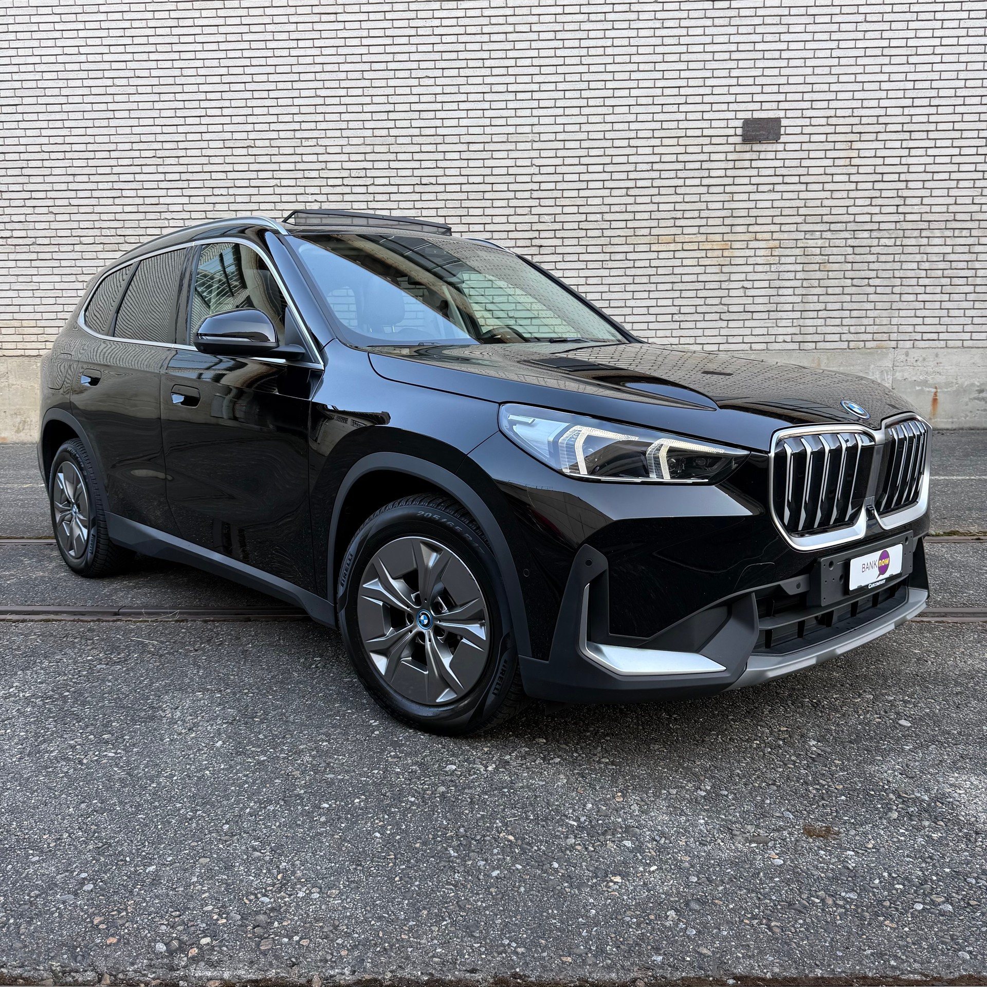 BMW iX1 xDrive 30 Swiss-image-1