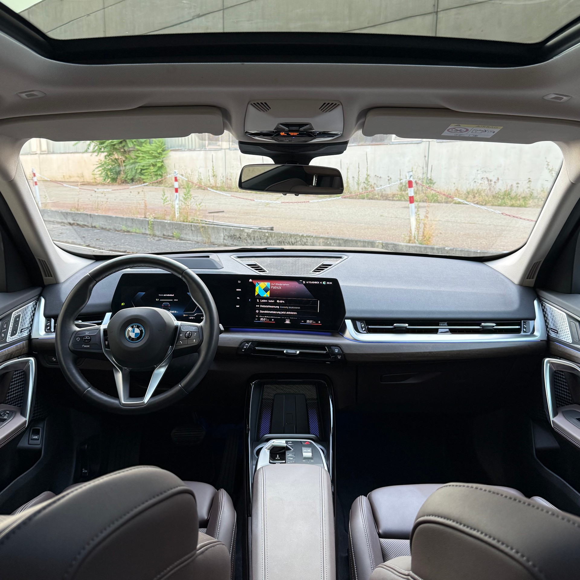 BMW iX1 xDrive 30 Swiss-image-8