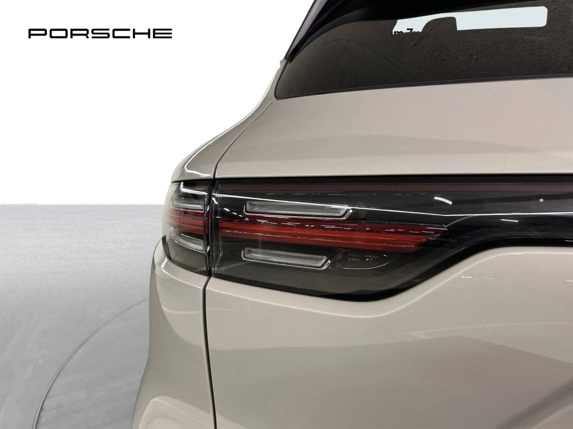 PORSCHE Cayenne E-Hybrid-image-12