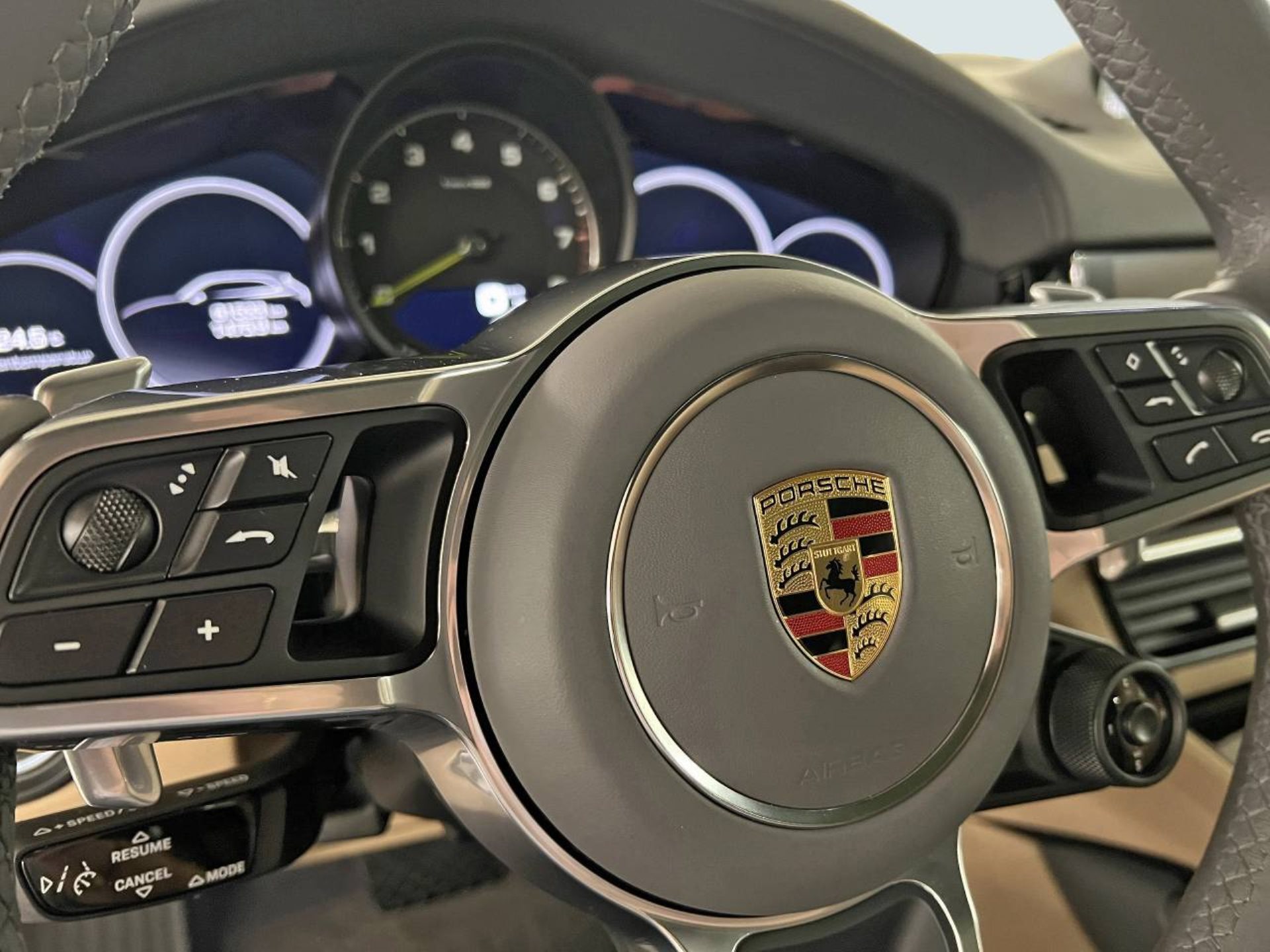 PORSCHE Cayenne E-Hybrid-image-15