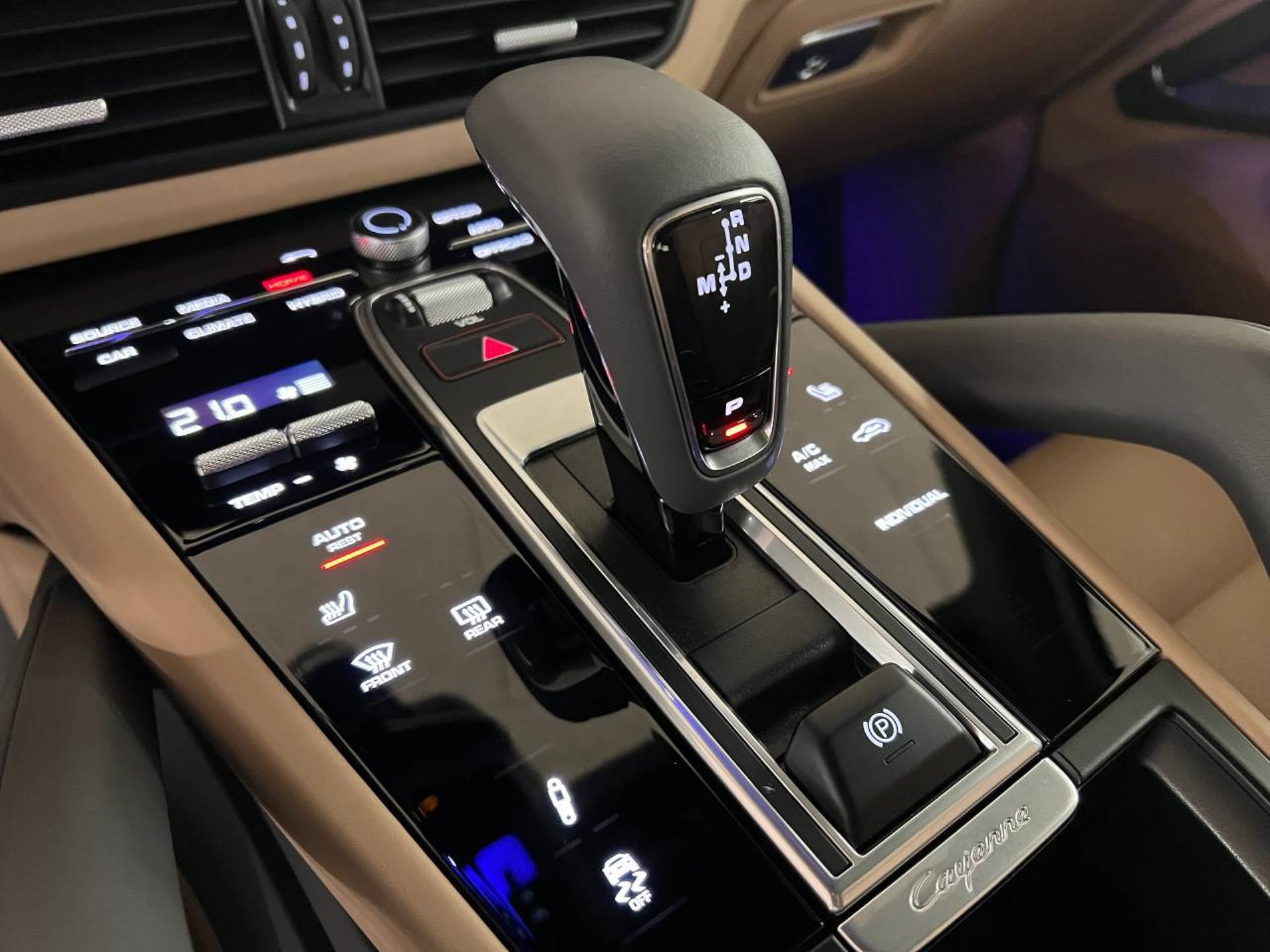 PORSCHE Cayenne E-Hybrid-image-31