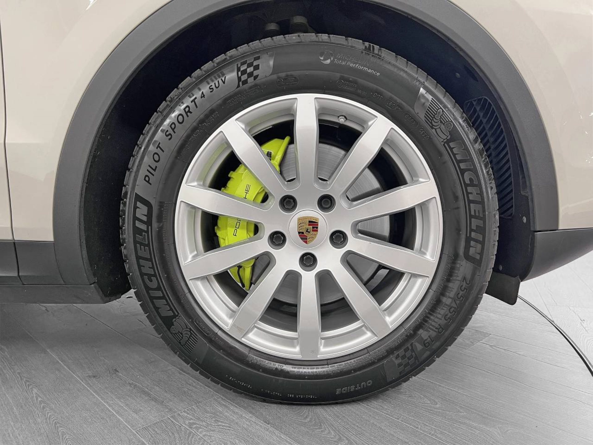 PORSCHE Cayenne E-Hybrid-image-10