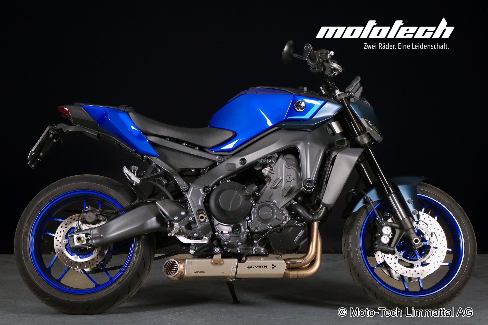 YAMAHA MT-09-showroom-element-1