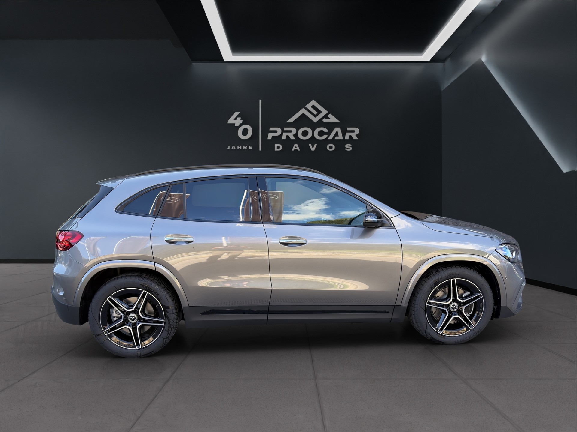 MERCEDES-BENZ GLA 250 Swiss Star AMG Line 4matic-image-1