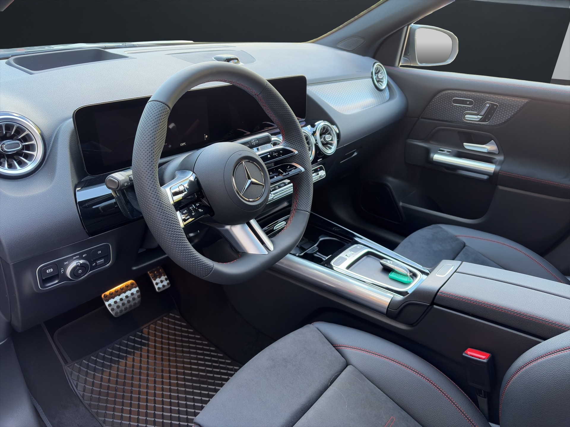 MERCEDES-BENZ GLA 250 Swiss Star AMG Line 4matic-image-6