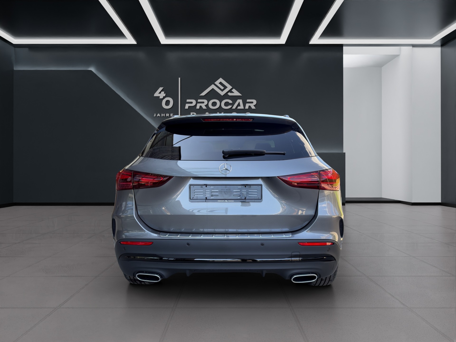 MERCEDES-BENZ GLA 250 Swiss Star AMG Line 4matic-image-4