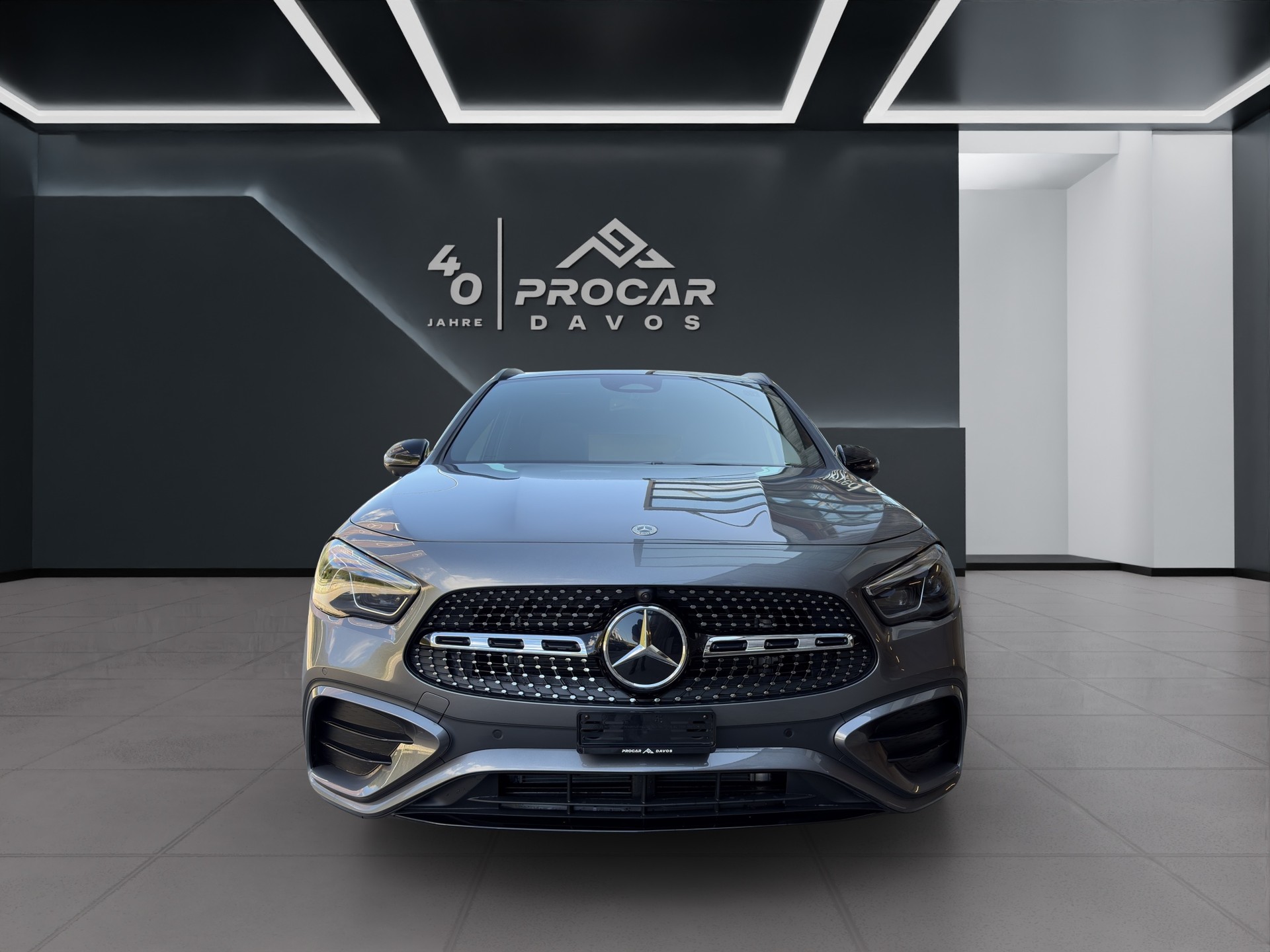 MERCEDES-BENZ GLA 250 Swiss Star AMG Line 4matic-image-2