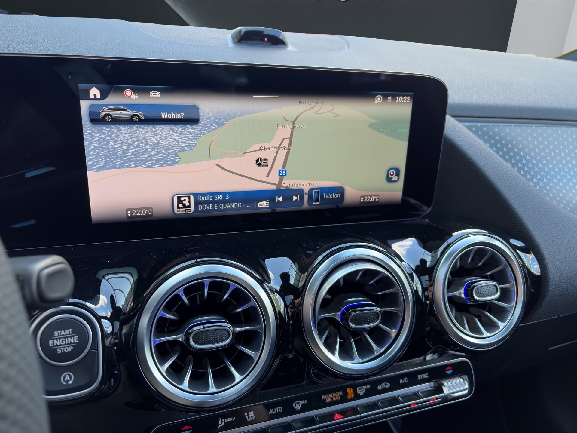 MERCEDES-BENZ GLA 250 Swiss Star AMG Line 4matic-image-12
