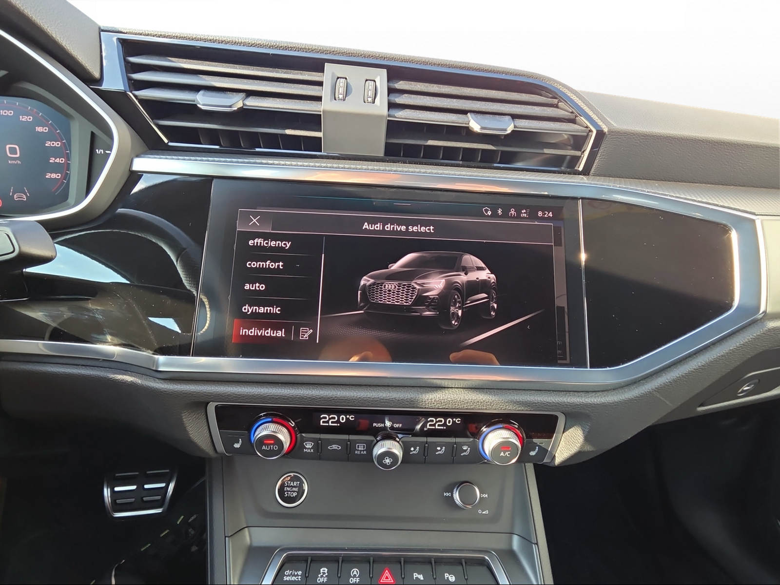 AUDI Q3 Sportback 40 TFSI S line quattro S-tronic-image-8