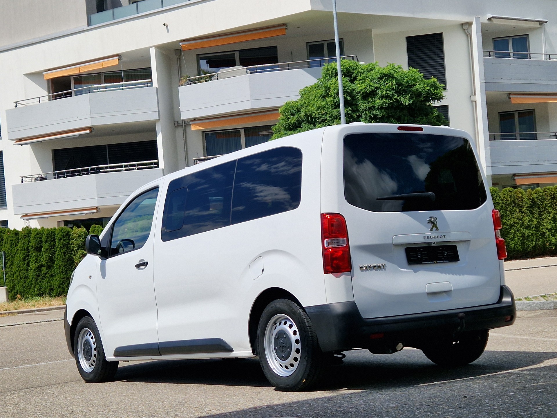 PEUGEOT Traveller 2.0 BlueHDi 9 Plätzer-image-5