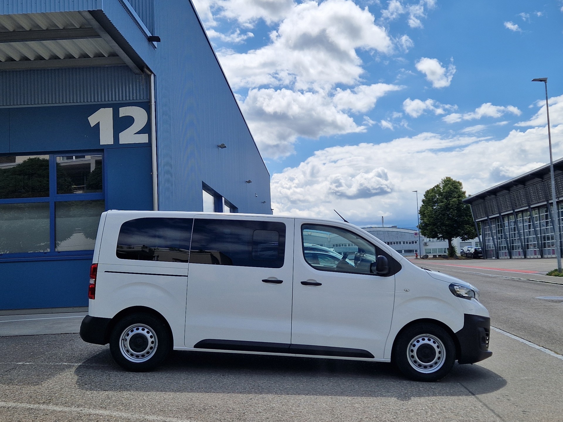 PEUGEOT Traveller 2.0 BlueHDi 9 Plätzer-showroom-element-3