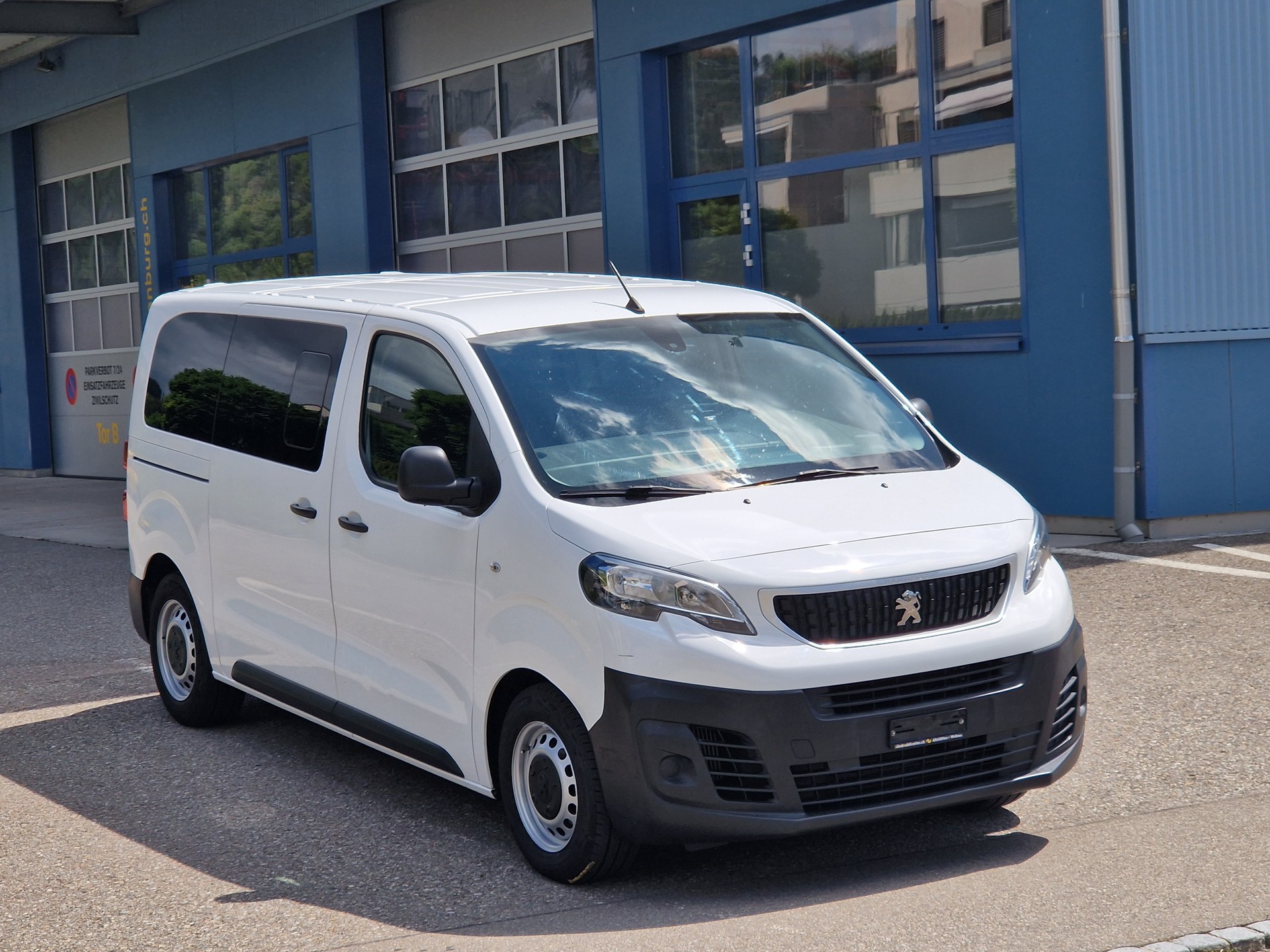 PEUGEOT Traveller 2.0 BlueHDi 9 Plätzer