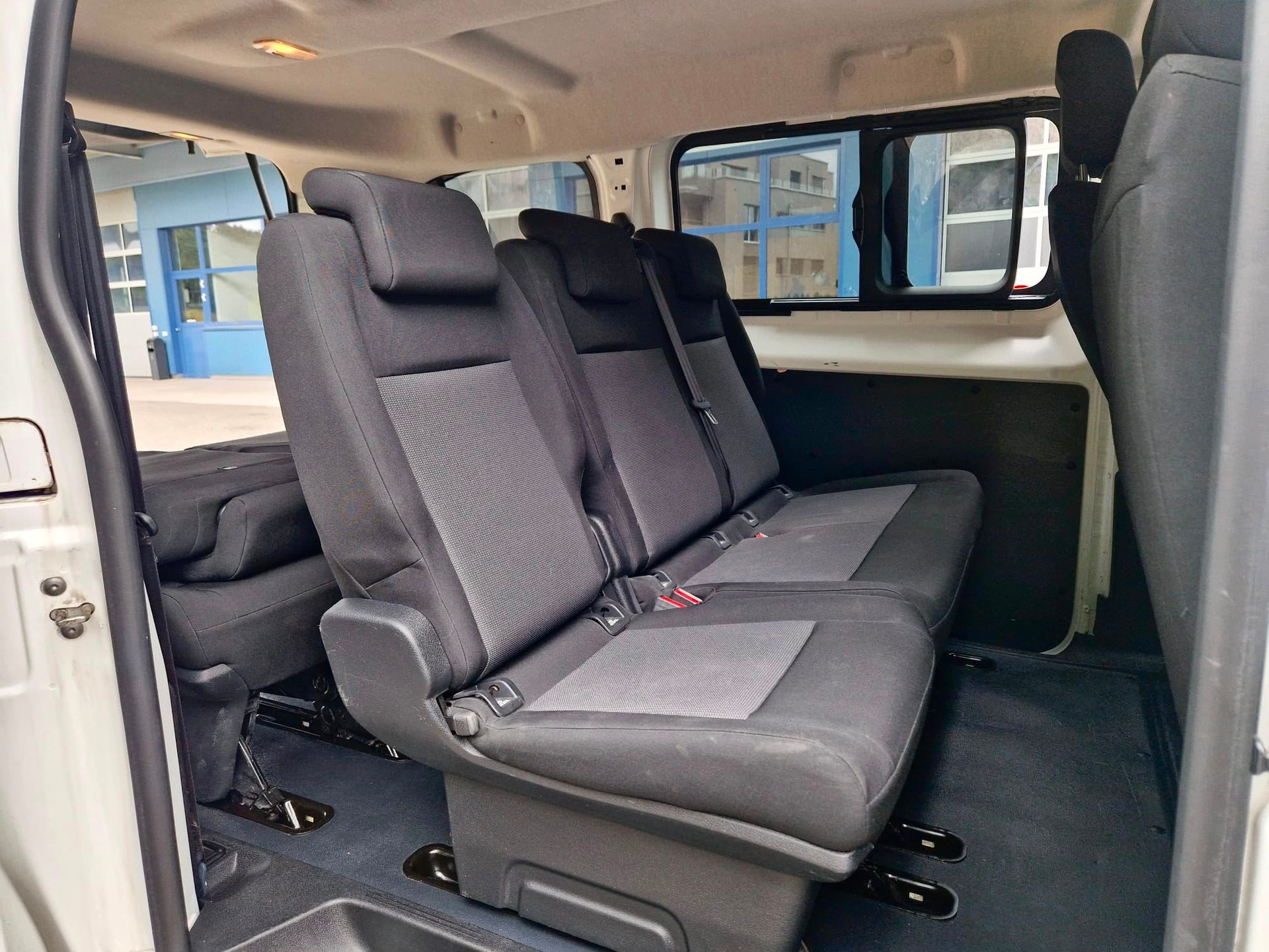 PEUGEOT Traveller 2.0 BlueHDi 9 Plätzer-image-16