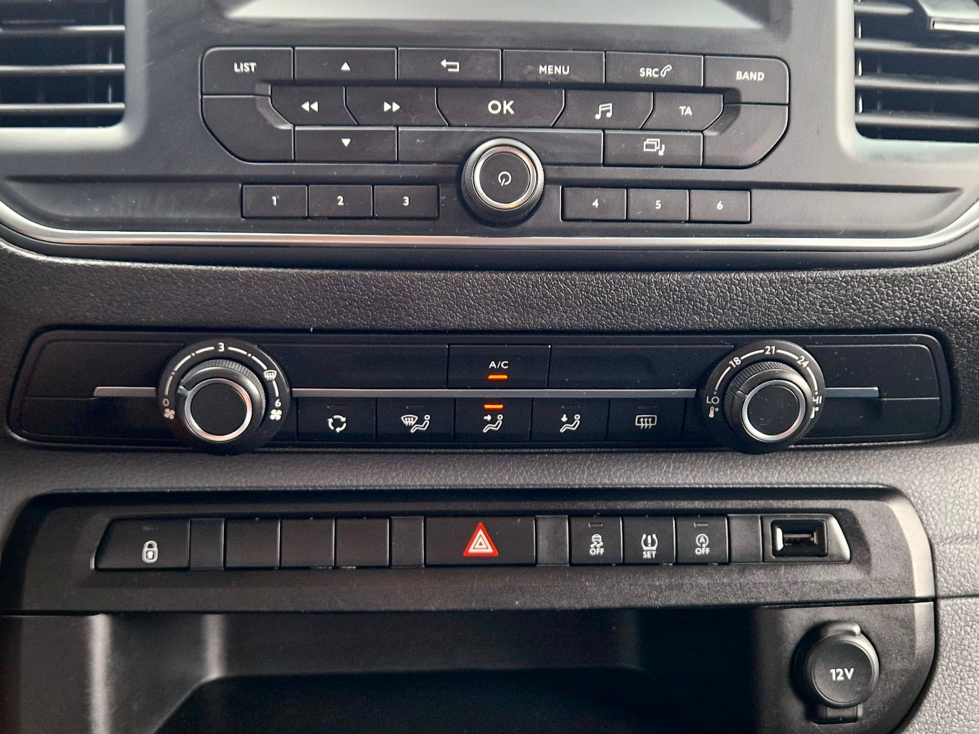 PEUGEOT Traveller 2.0 BlueHDi 9 Plätzer-image-12