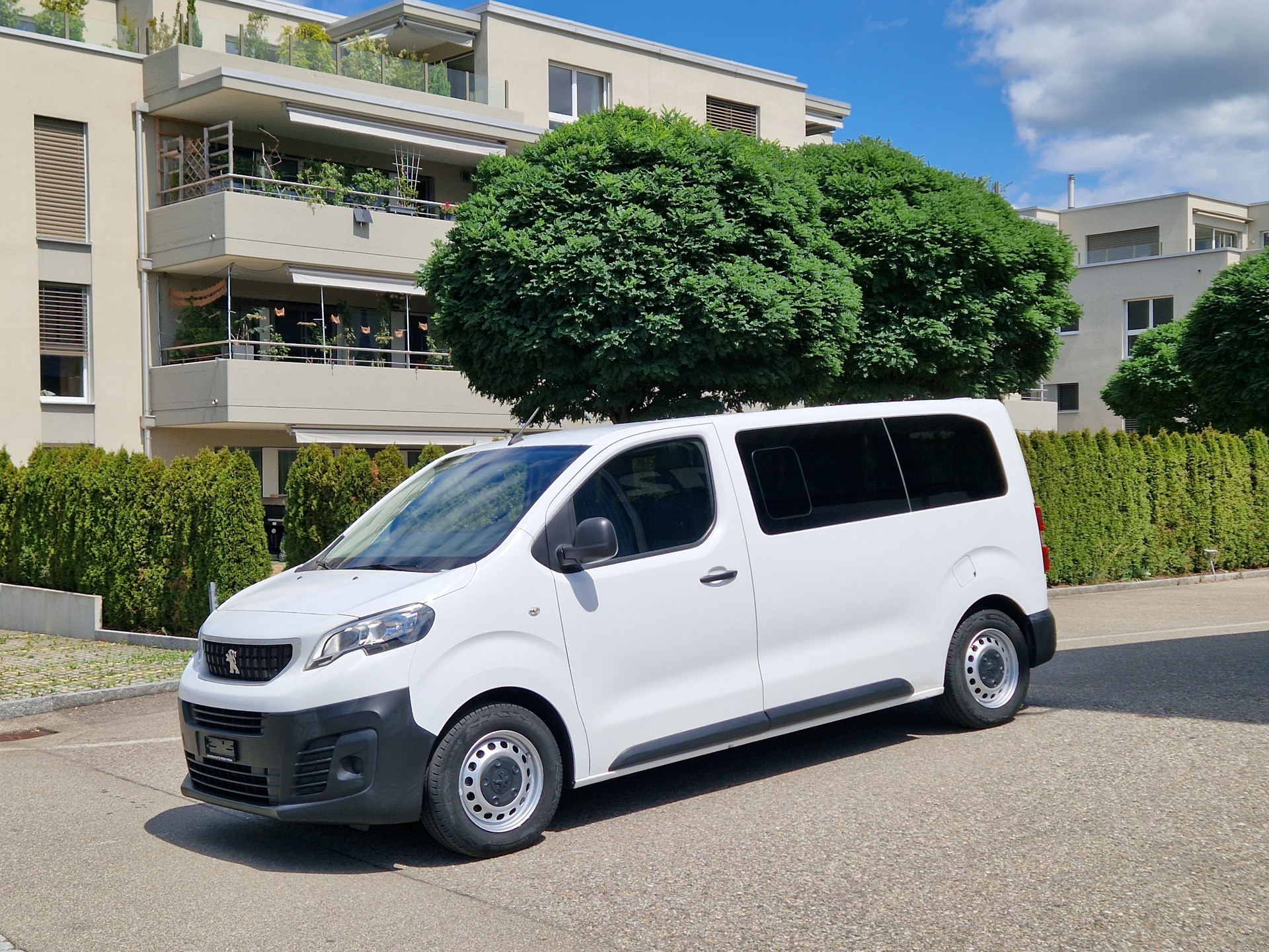 PEUGEOT Traveller 2.0 BlueHDi 9 Plätzer-showroom-element-2