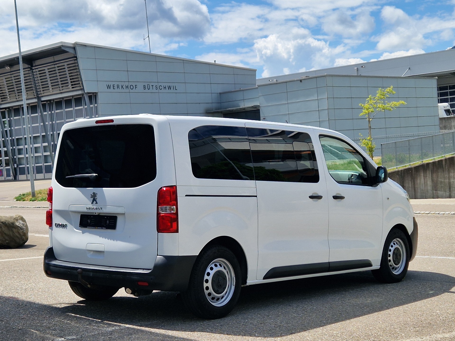 PEUGEOT Traveller 2.0 BlueHDi 9 Plätzer-image-4