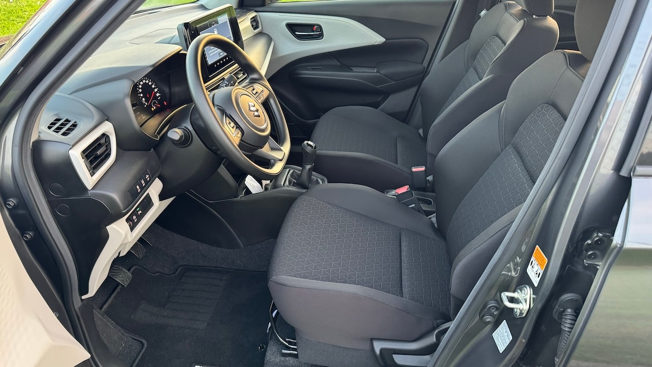 SUZUKI NEW SWIFT 1.2 COMPACT HYBRID-image-13