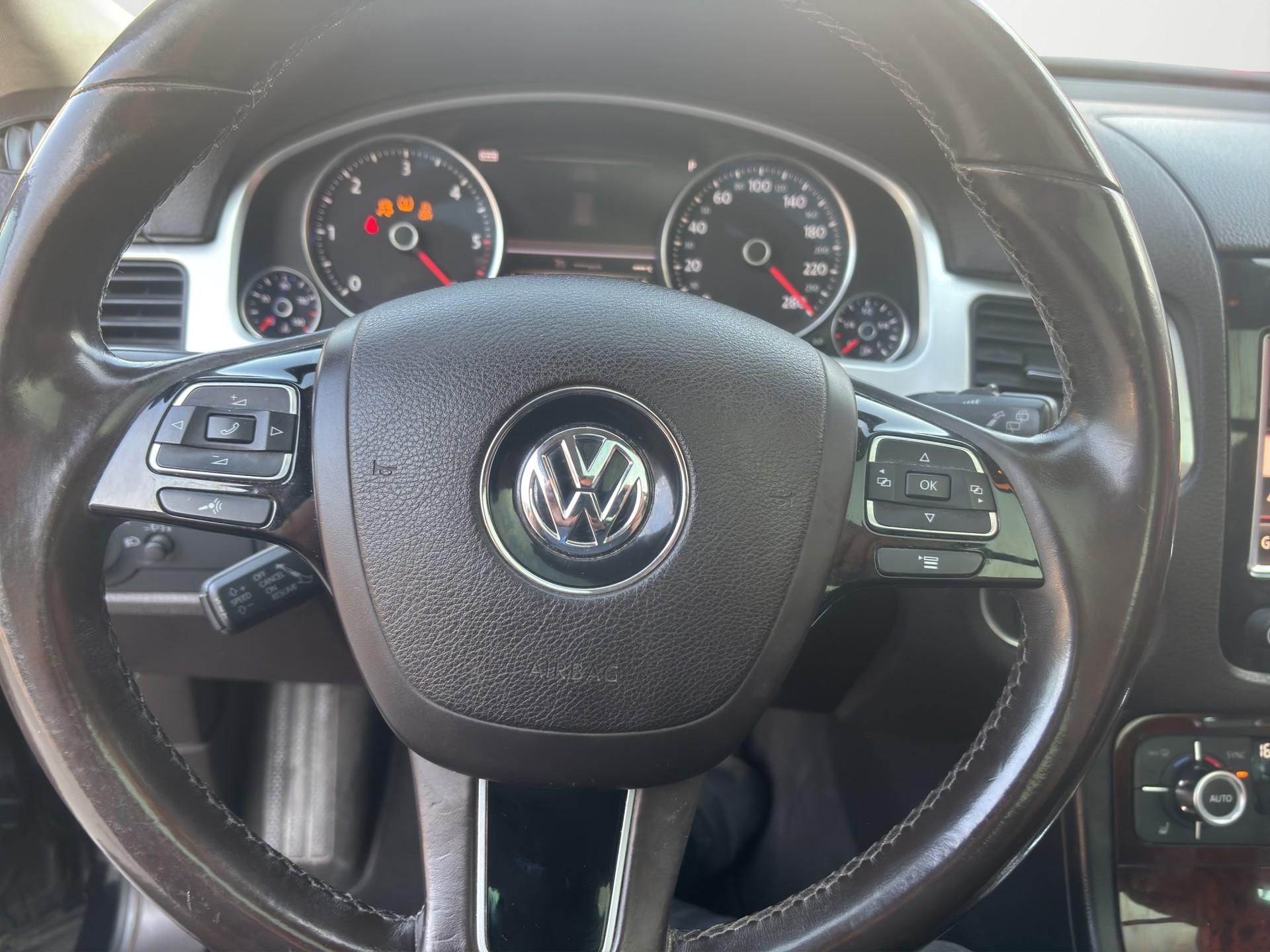 VW Touareg 3.0 TDI BlueMotion Technology Tiptronic-image-9
