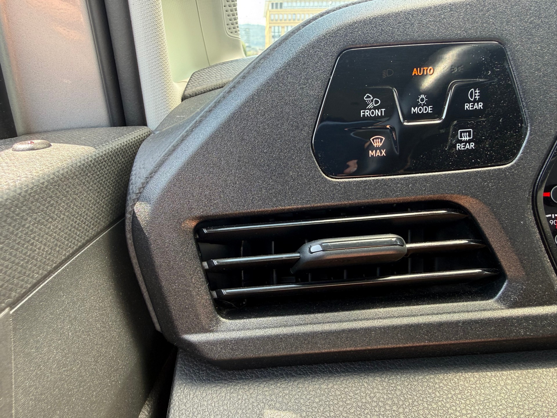 VW Caddy 2.0 TDI 4Motion Liberty-image-9