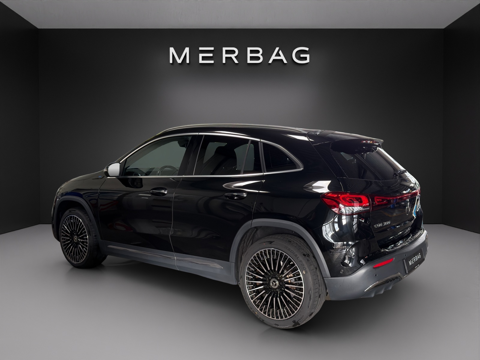 MERCEDES-BENZ EQA 300 4Matic-image-11