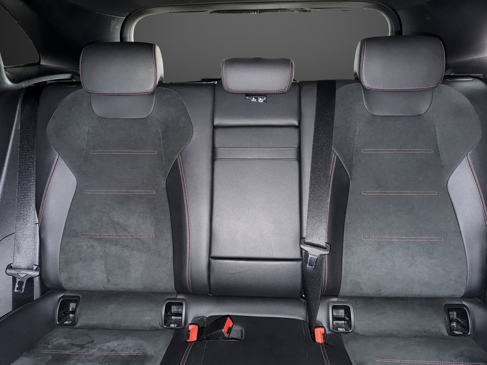 MERCEDES-BENZ EQA 300 4Matic-image-10
