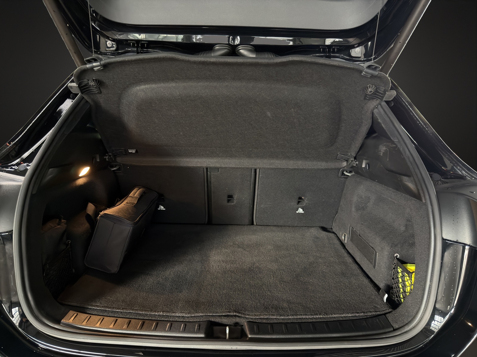 MERCEDES-BENZ EQA 300 4Matic-image-4