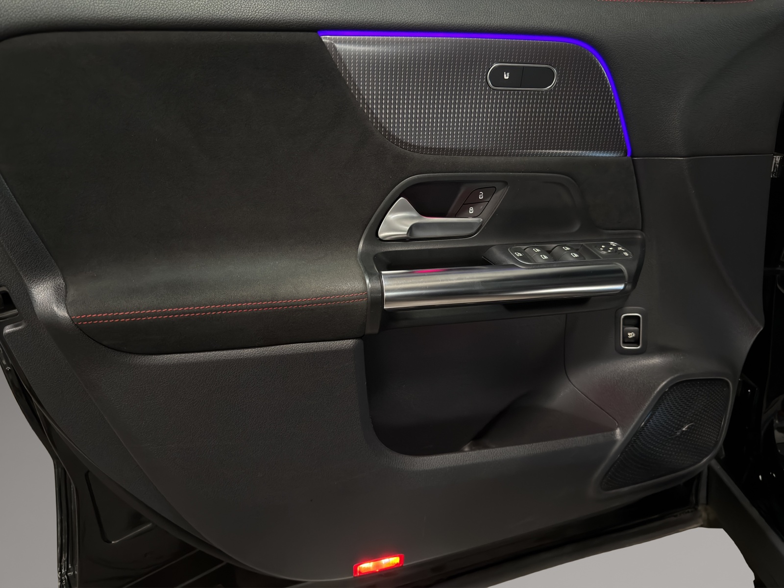 MERCEDES-BENZ EQA 300 4Matic-image-8