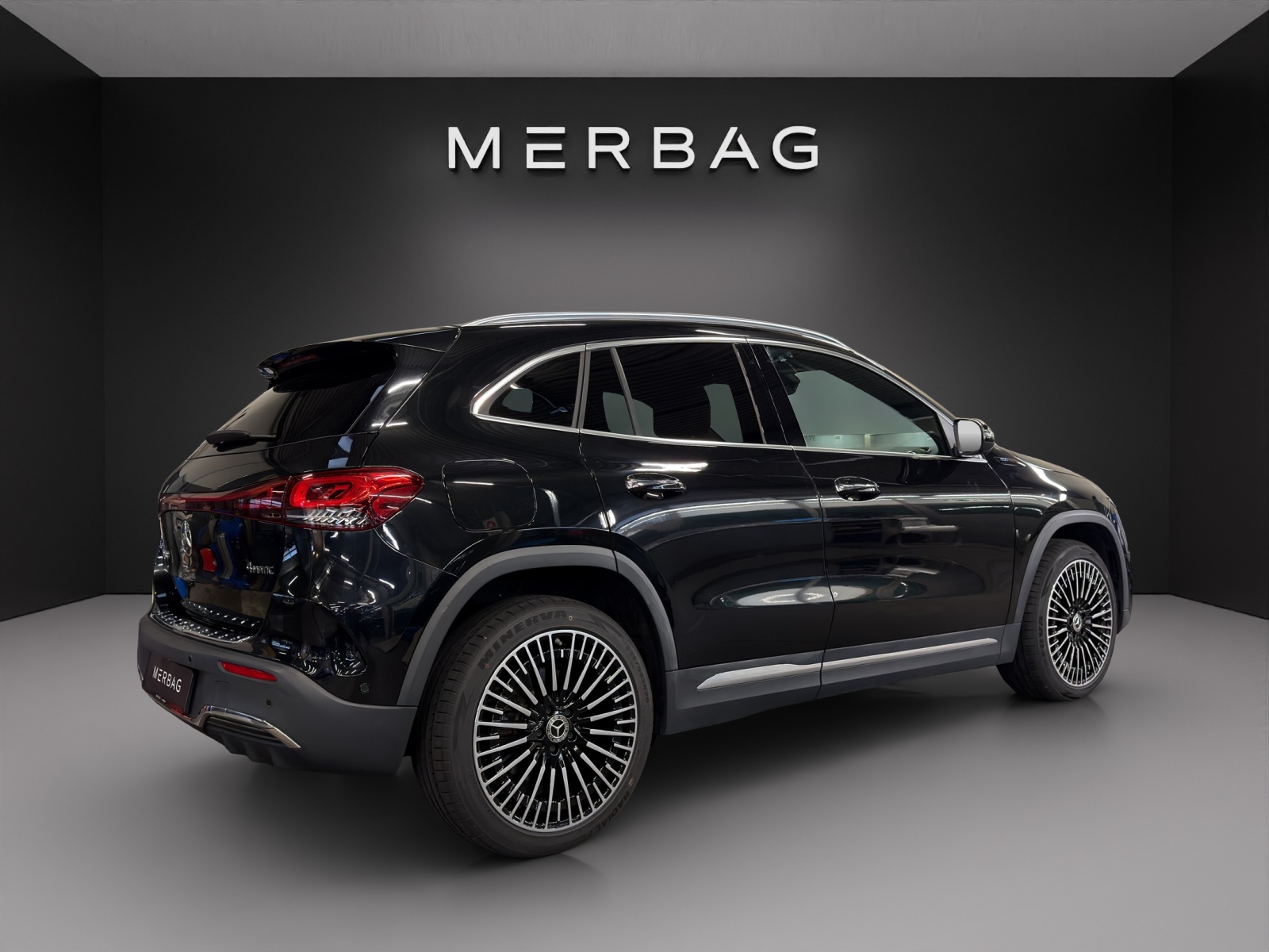 MERCEDES-BENZ EQA 300 4Matic-image-3