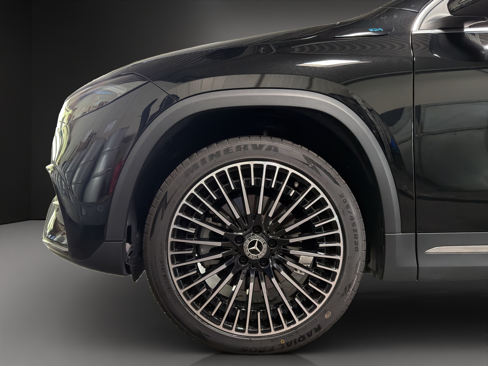 MERCEDES-BENZ EQA 300 4Matic-image-13
