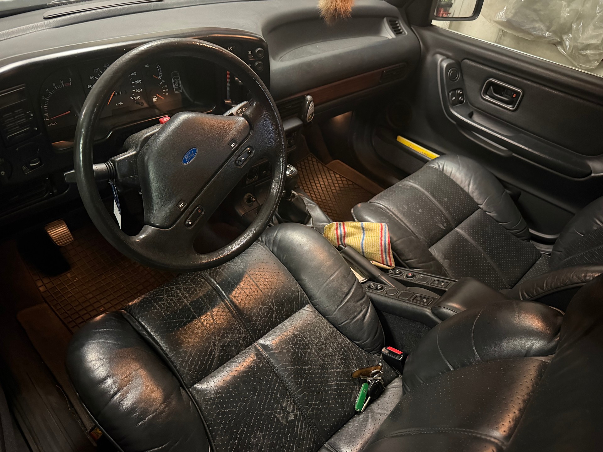 FORD 2.9i 4x4 Executive-image-1