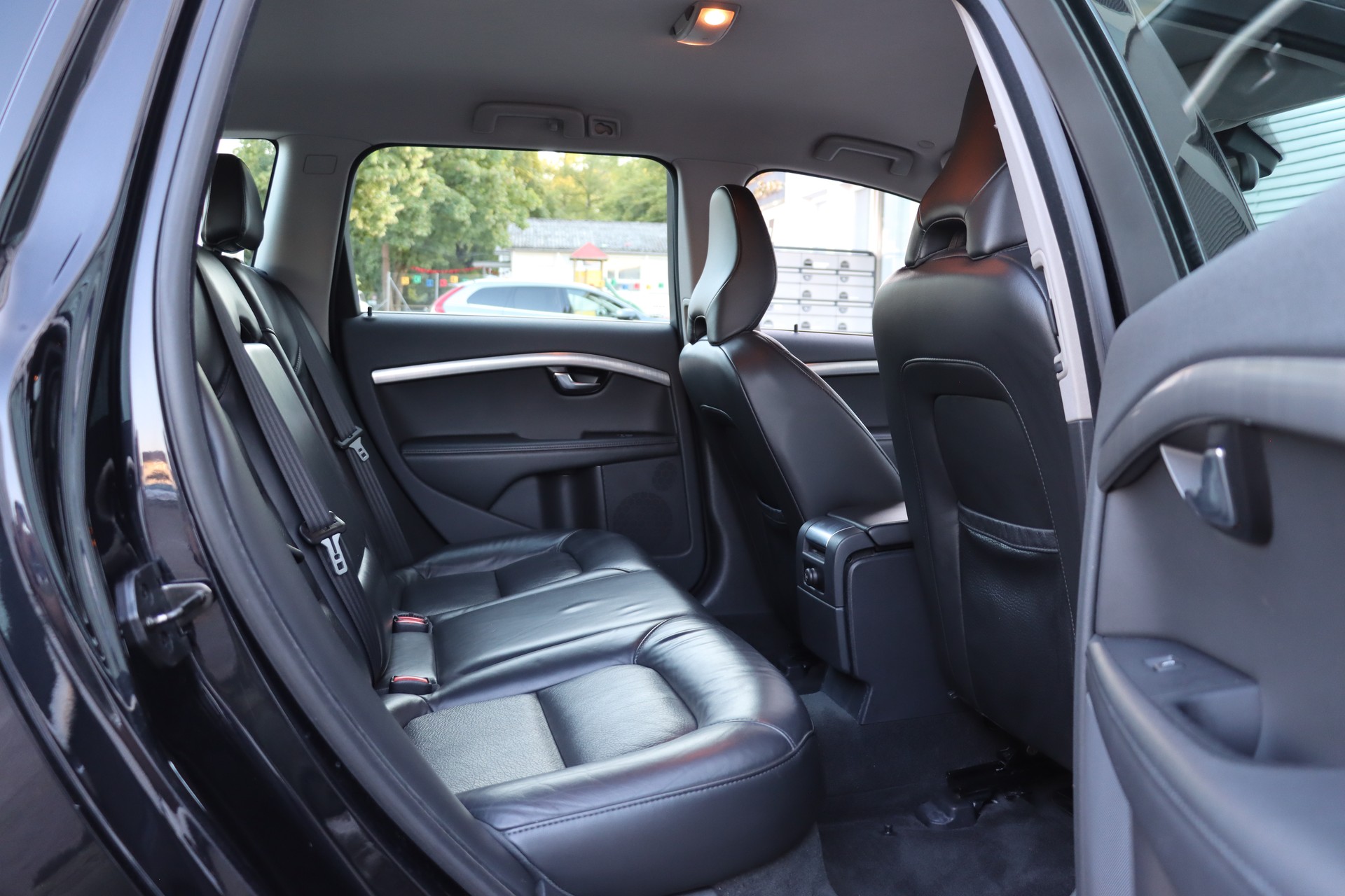 VOLVO V70 2.0T Momentum Powershift-image-7