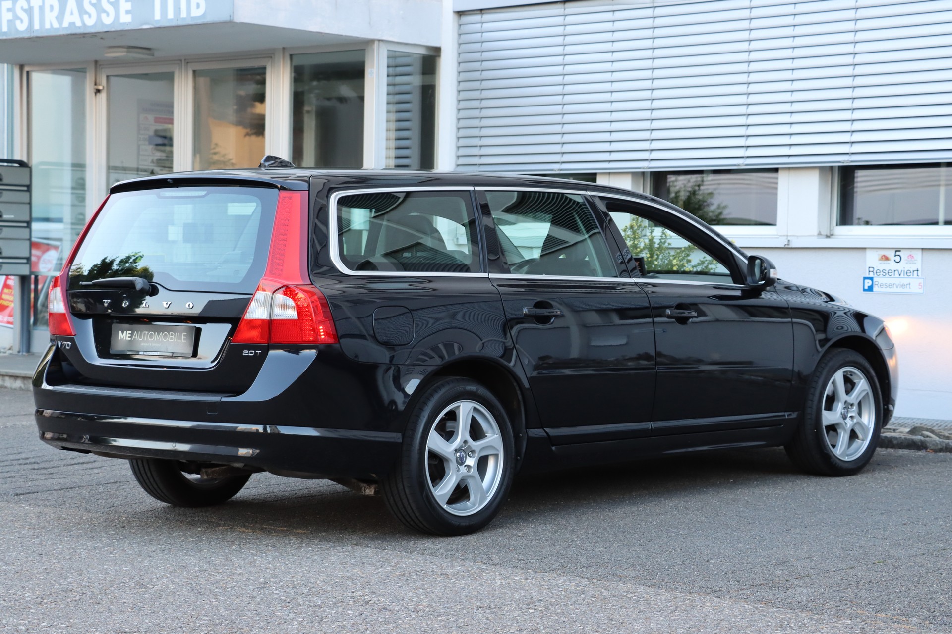 VOLVO V70 2.0T Momentum Powershift-image-3