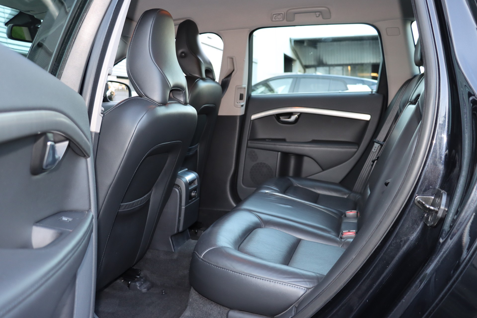 VOLVO V70 2.0T Momentum Powershift-image-6
