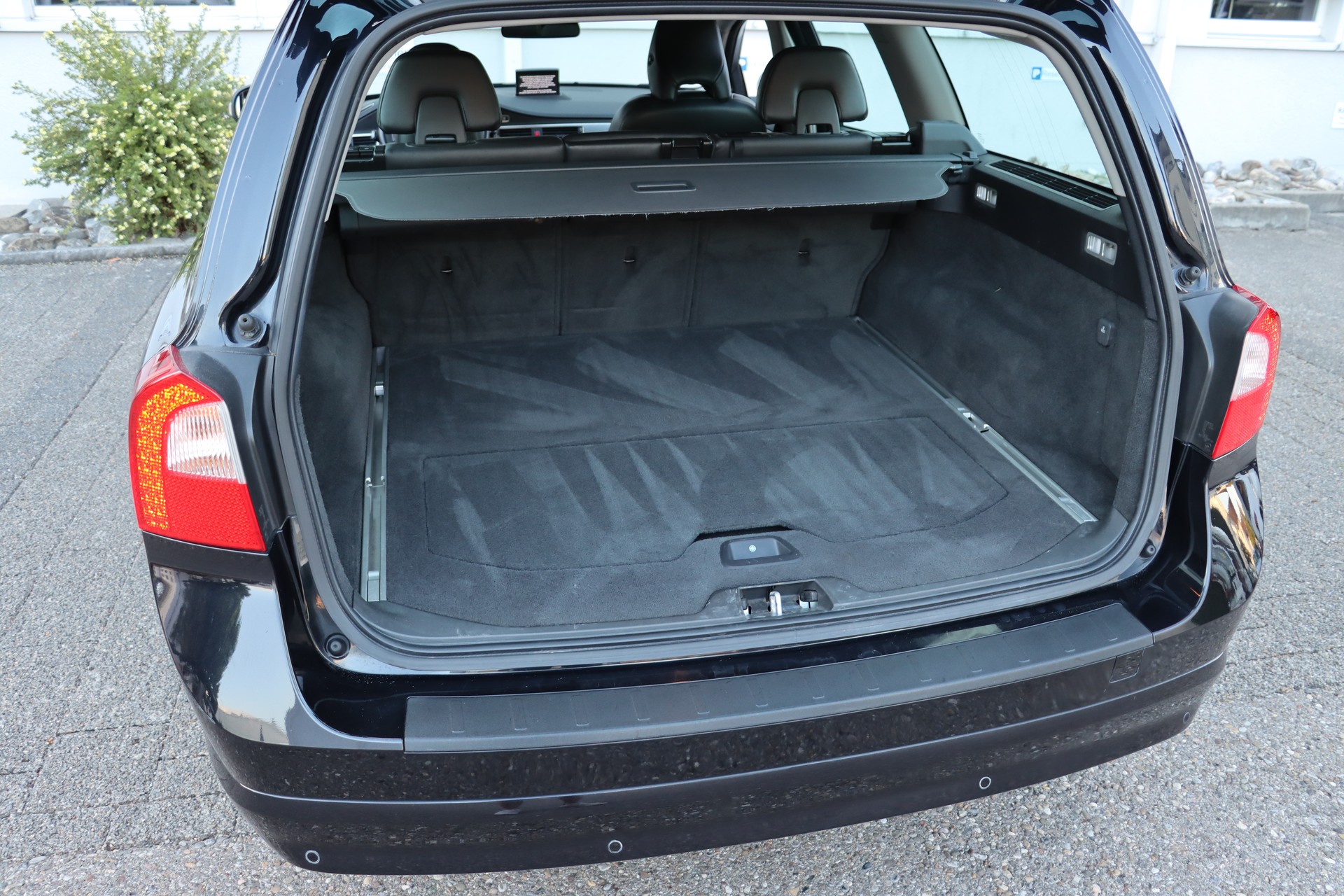 VOLVO V70 2.0T Momentum Powershift-image-8