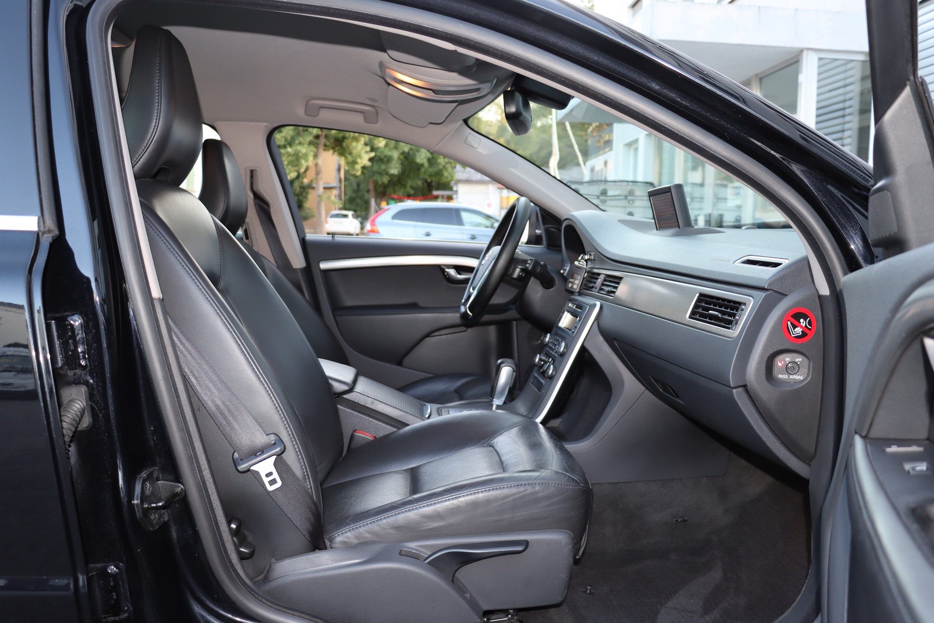 VOLVO V70 2.0T Momentum Powershift-image-5