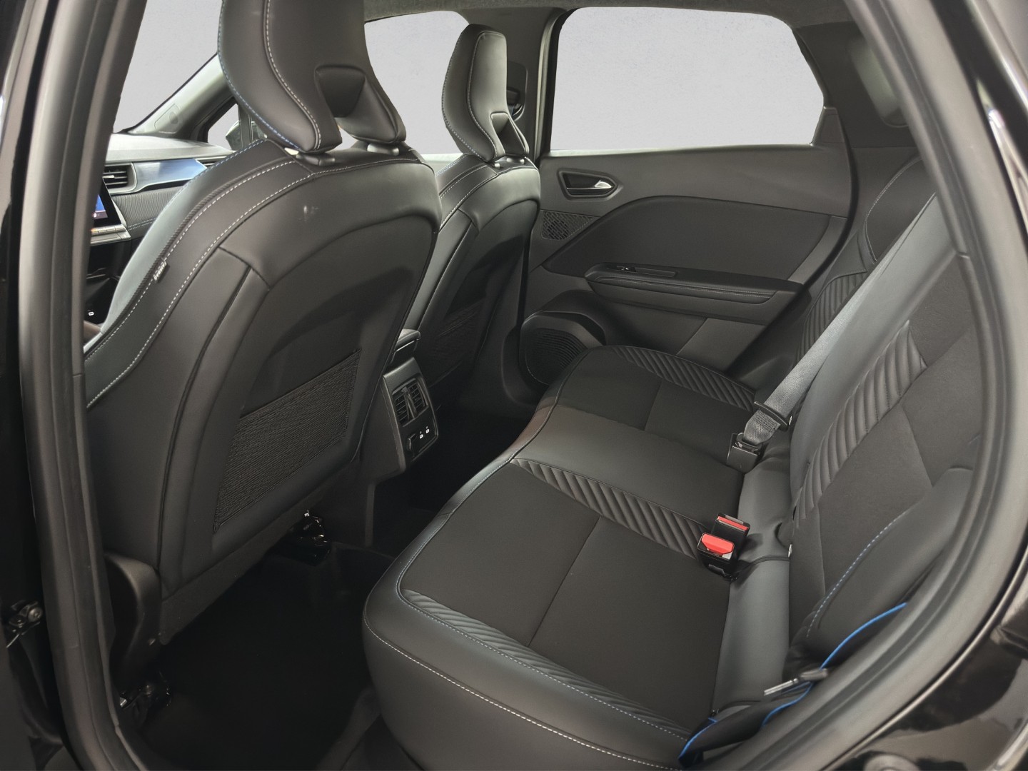 RENAULT Captur 1.3 TCe Esprit Alpine EDC-image-24