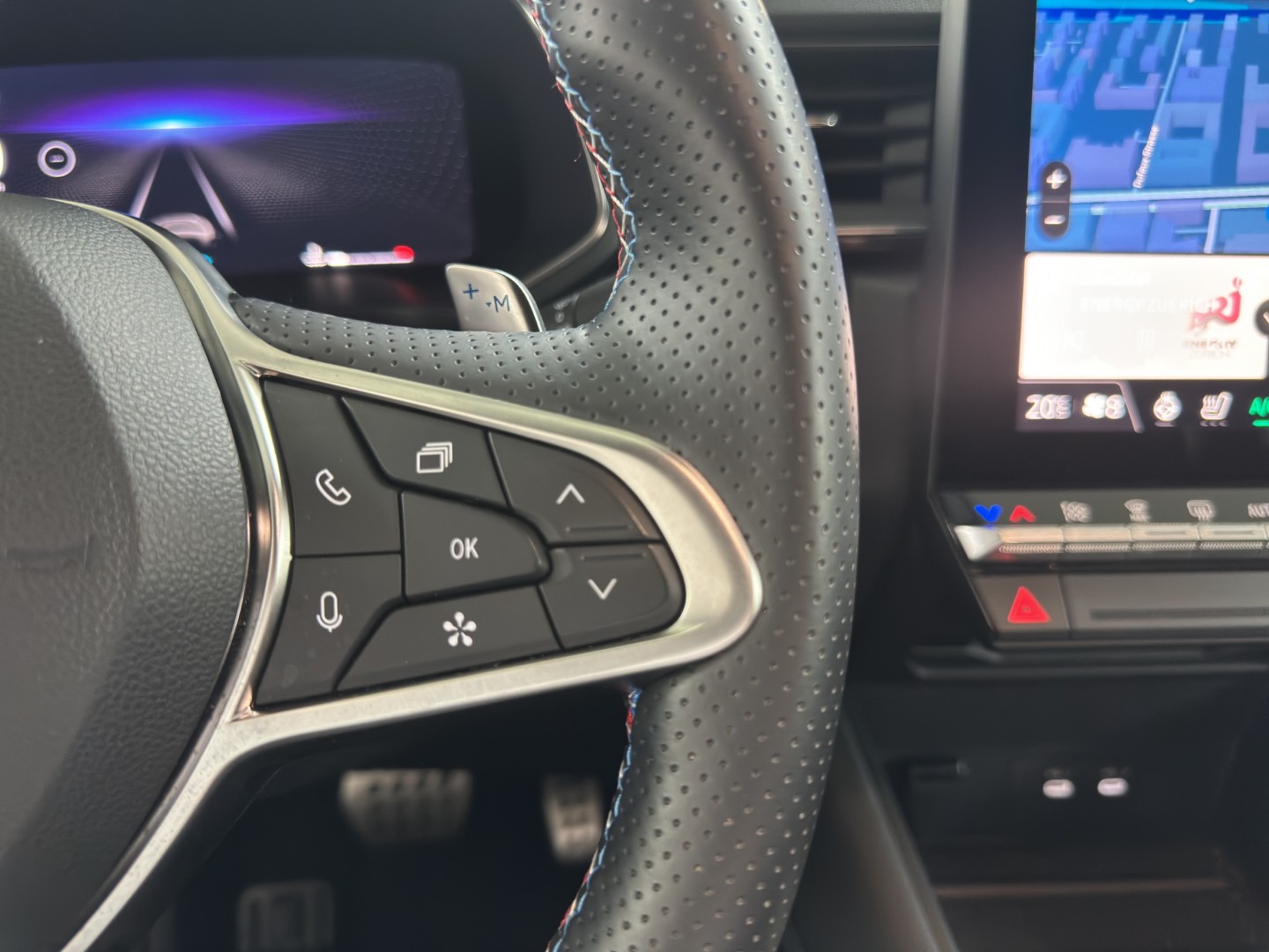 RENAULT Captur 1.3 TCe Esprit Alpine EDC-image-19