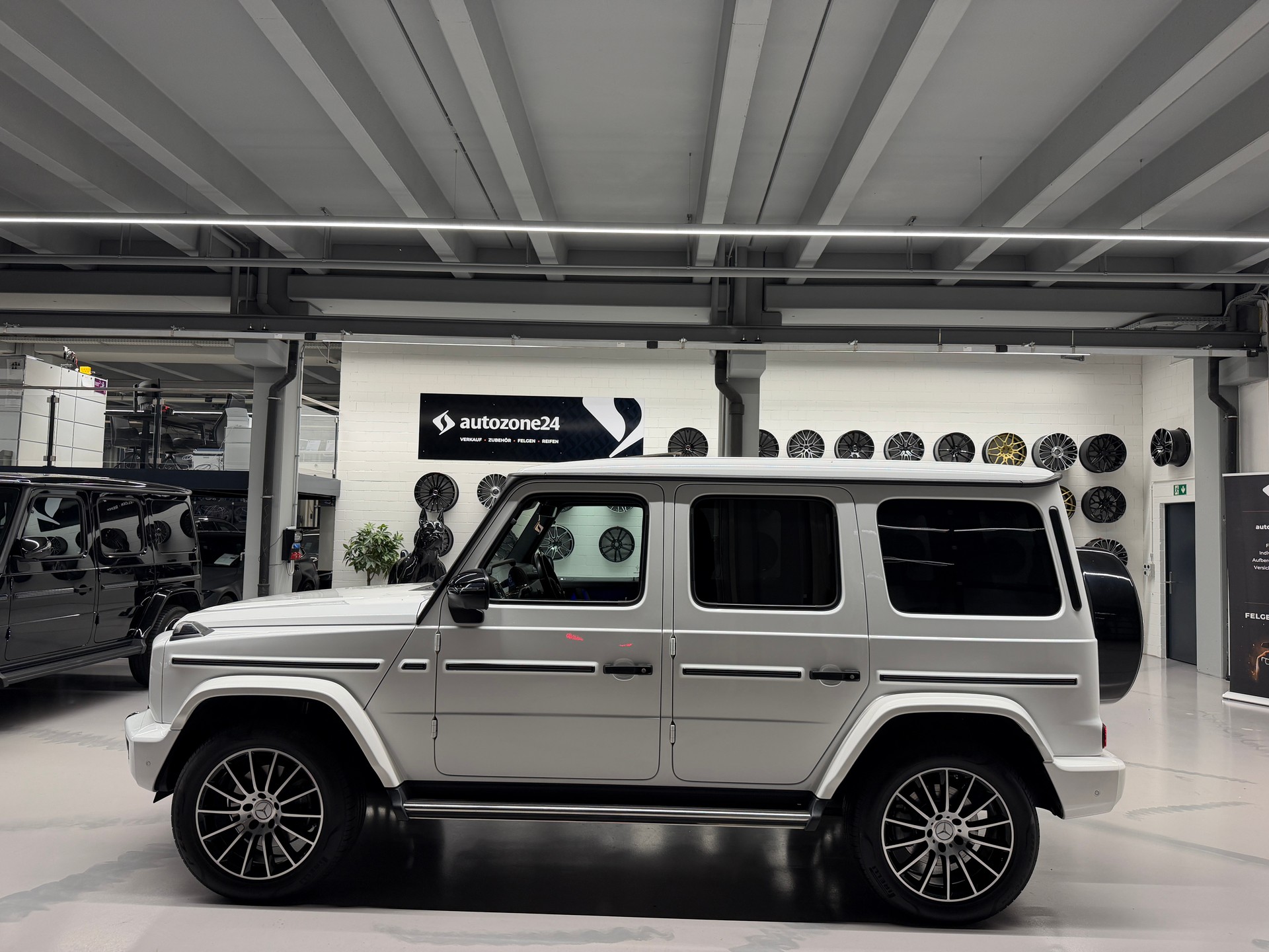 MERCEDES-BENZ G 400 d AMG Line *CH-Auto*Gratis Service*Exclusive Interieur*Top Ausstattung*Standheizung*Burmester*-image-9