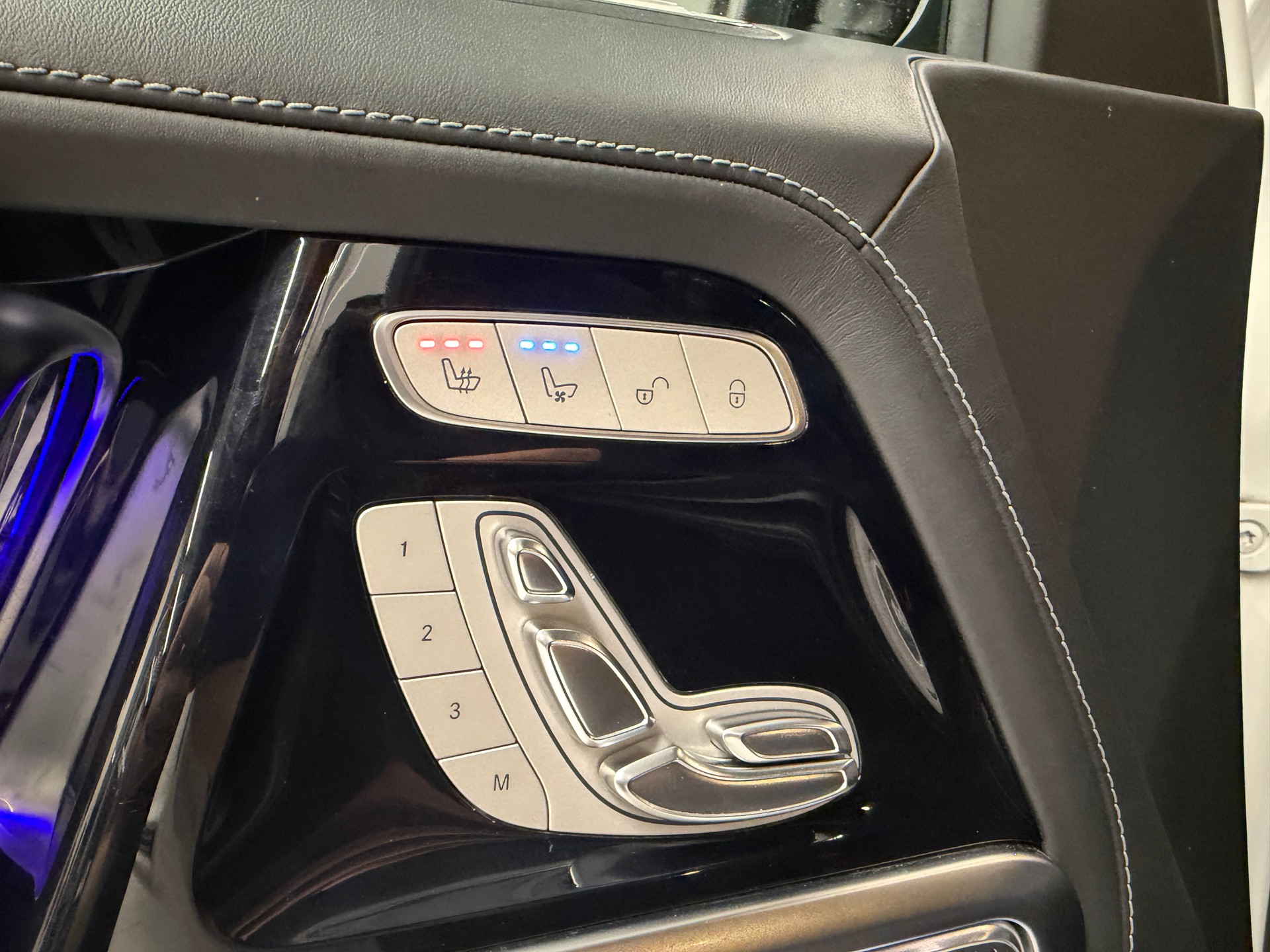 MERCEDES-BENZ G 400 d AMG Line *CH-Auto*Gratis Service*Exclusive Interieur*Top Ausstattung*Standheizung*Burmester*-image-19