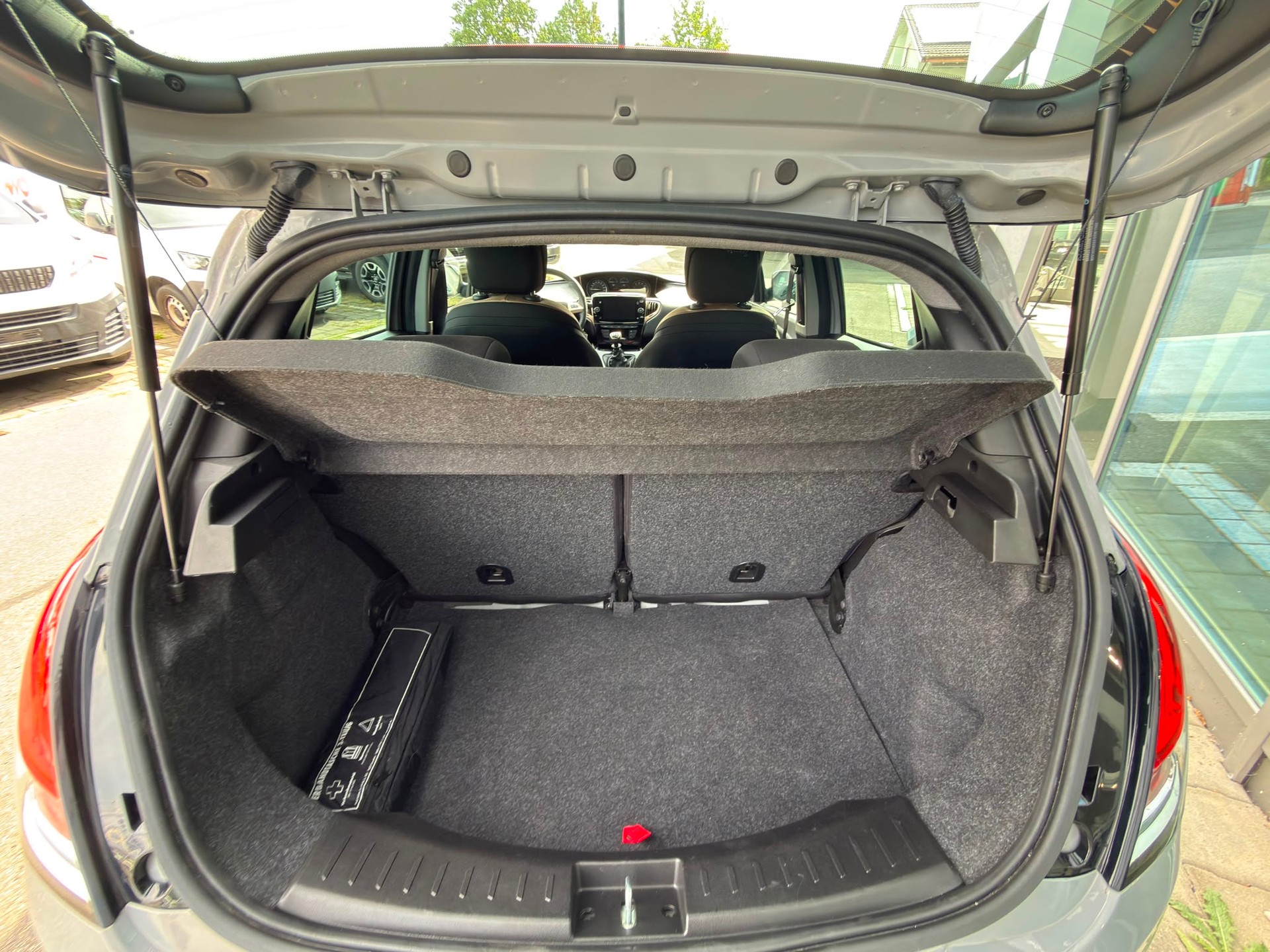 LANCIA Ypsilon 1.0 Hybrid Alberta Ferretti-image-14