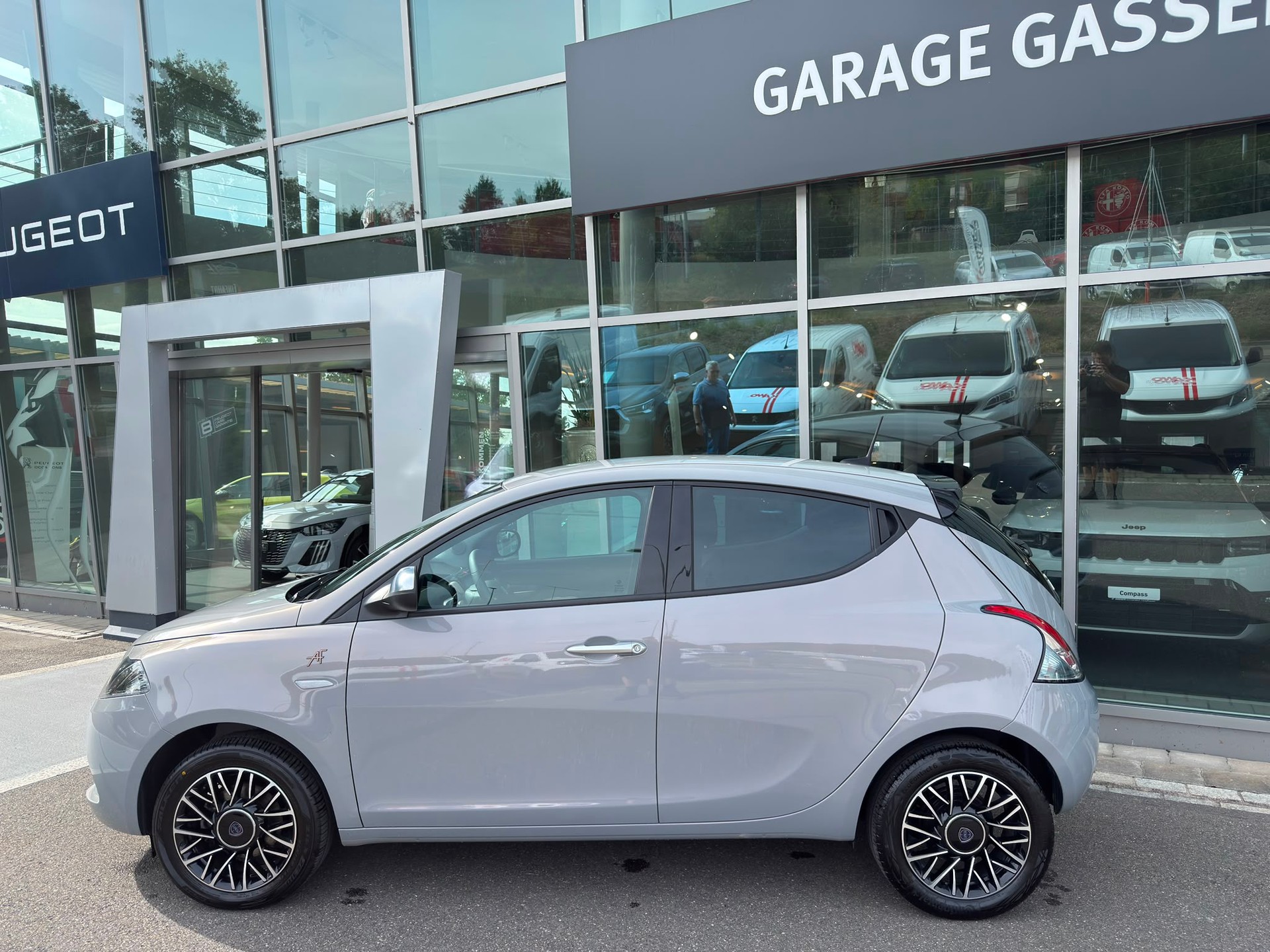 LANCIA Ypsilon 1.0 Hybrid Alberta Ferretti-image-2