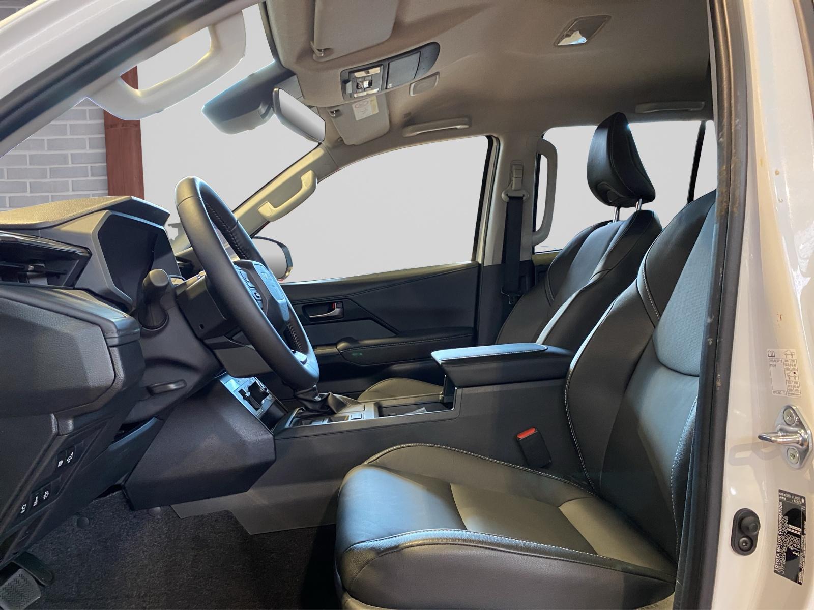 TOYOTA Hilux Double Cab.-Pick-up 2.8 D-4D MHEV 204 Invincible-image-7