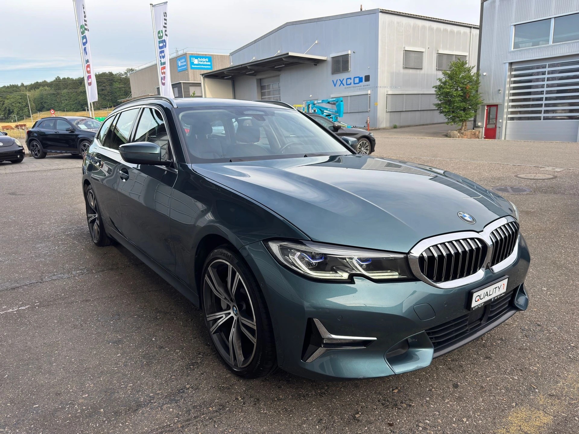 BMW 330d xDrive 48V Touring Steptronic-image-2