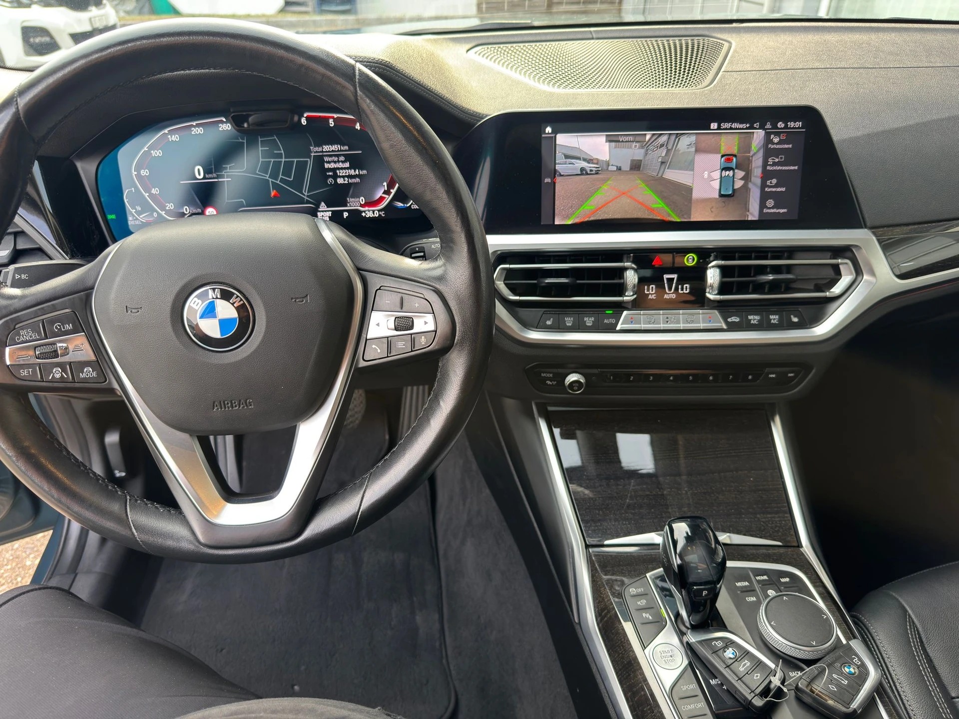 BMW 330d xDrive 48V Touring Steptronic-image-10
