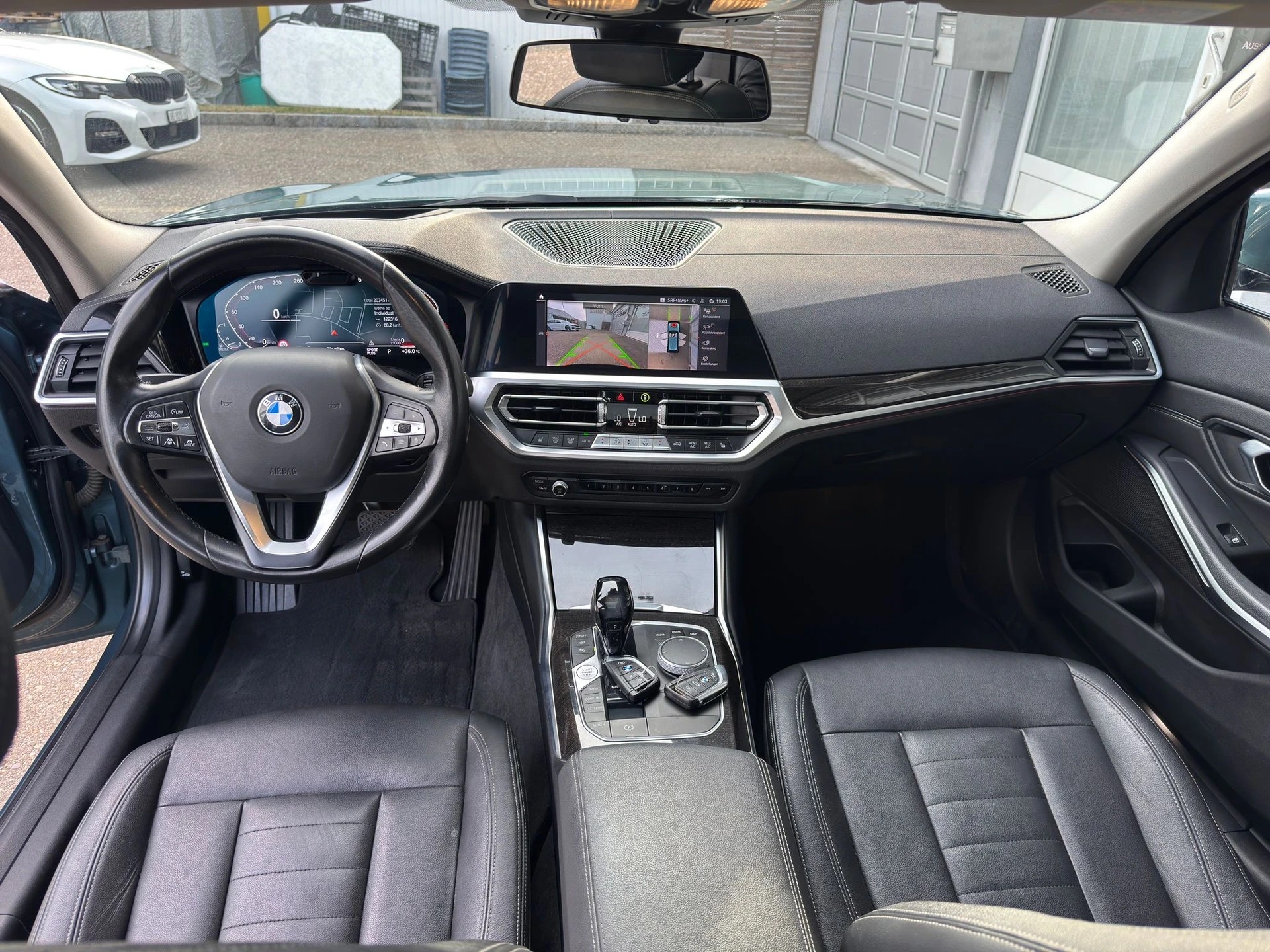 BMW 330d xDrive 48V Touring Steptronic-image-8