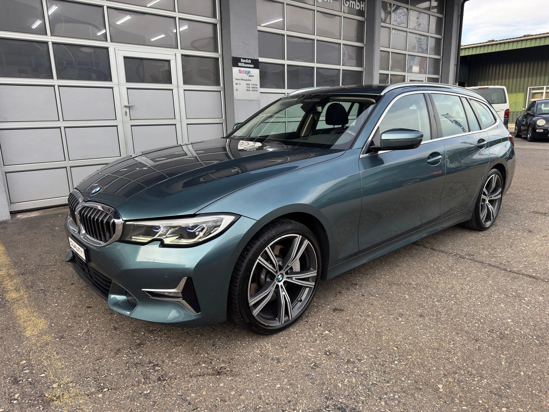 BMW 330d xDrive 48V Touring Steptronic-image-0