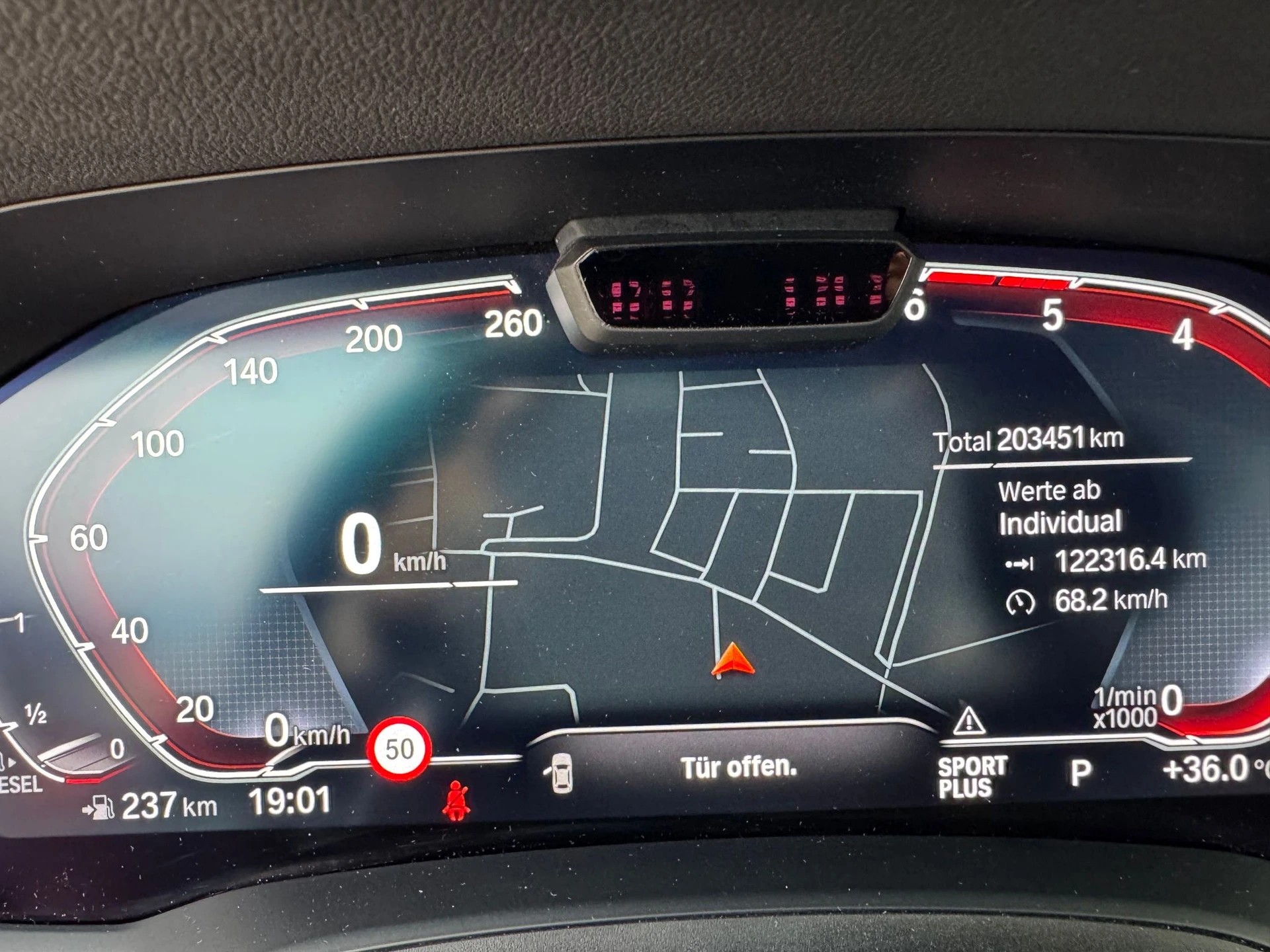 BMW 330d xDrive 48V Touring Steptronic-image-11