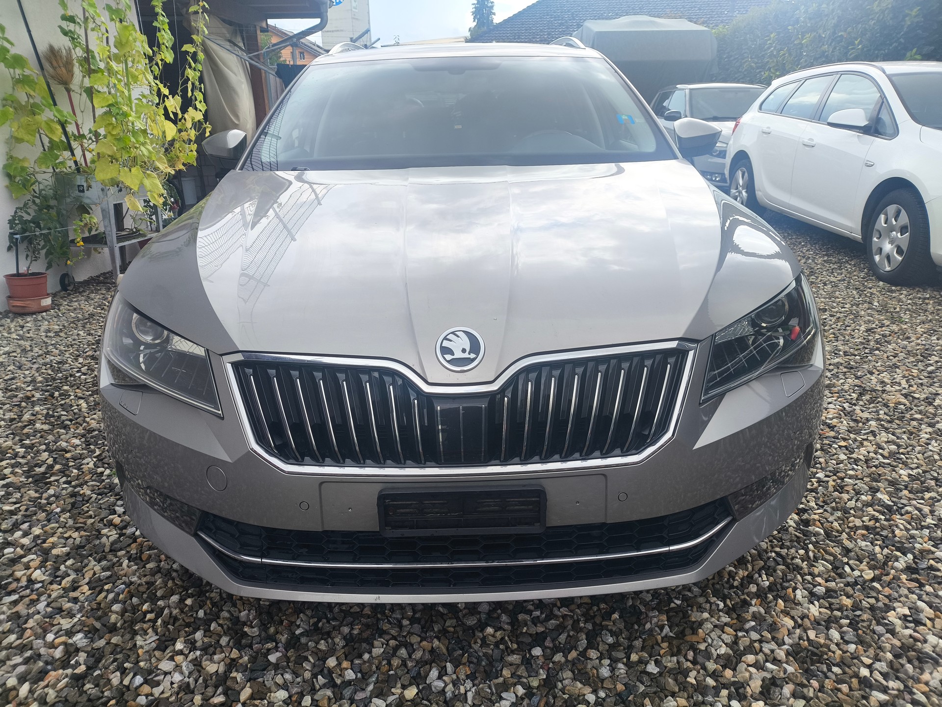 SKODA Superb Combi 2.0 TDi Ambition DSG-image-0