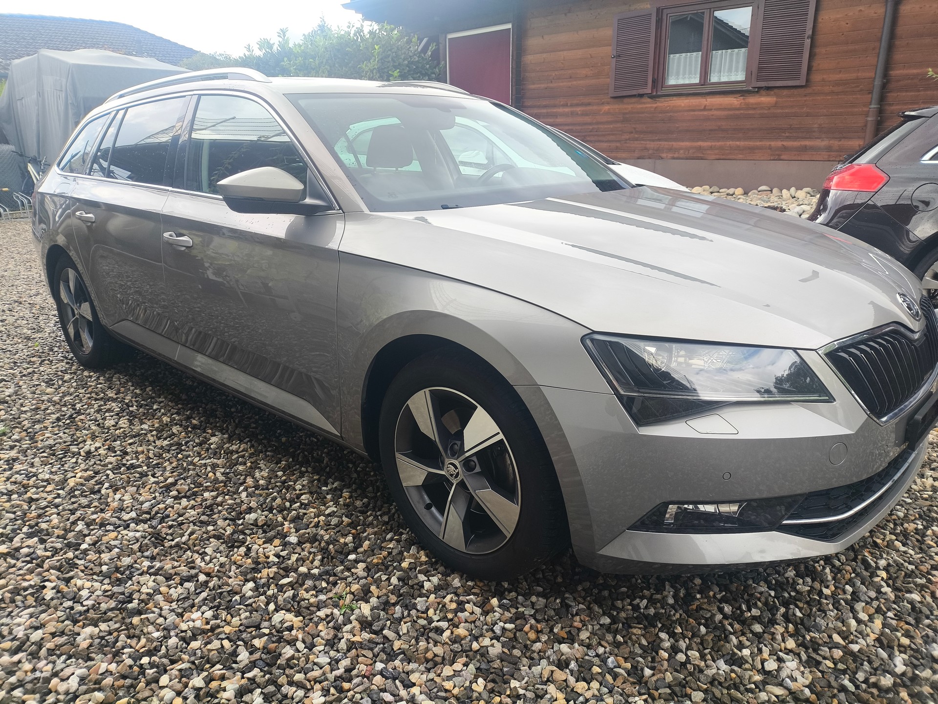 SKODA Superb Combi 2.0 TDi Ambition DSG-image-1