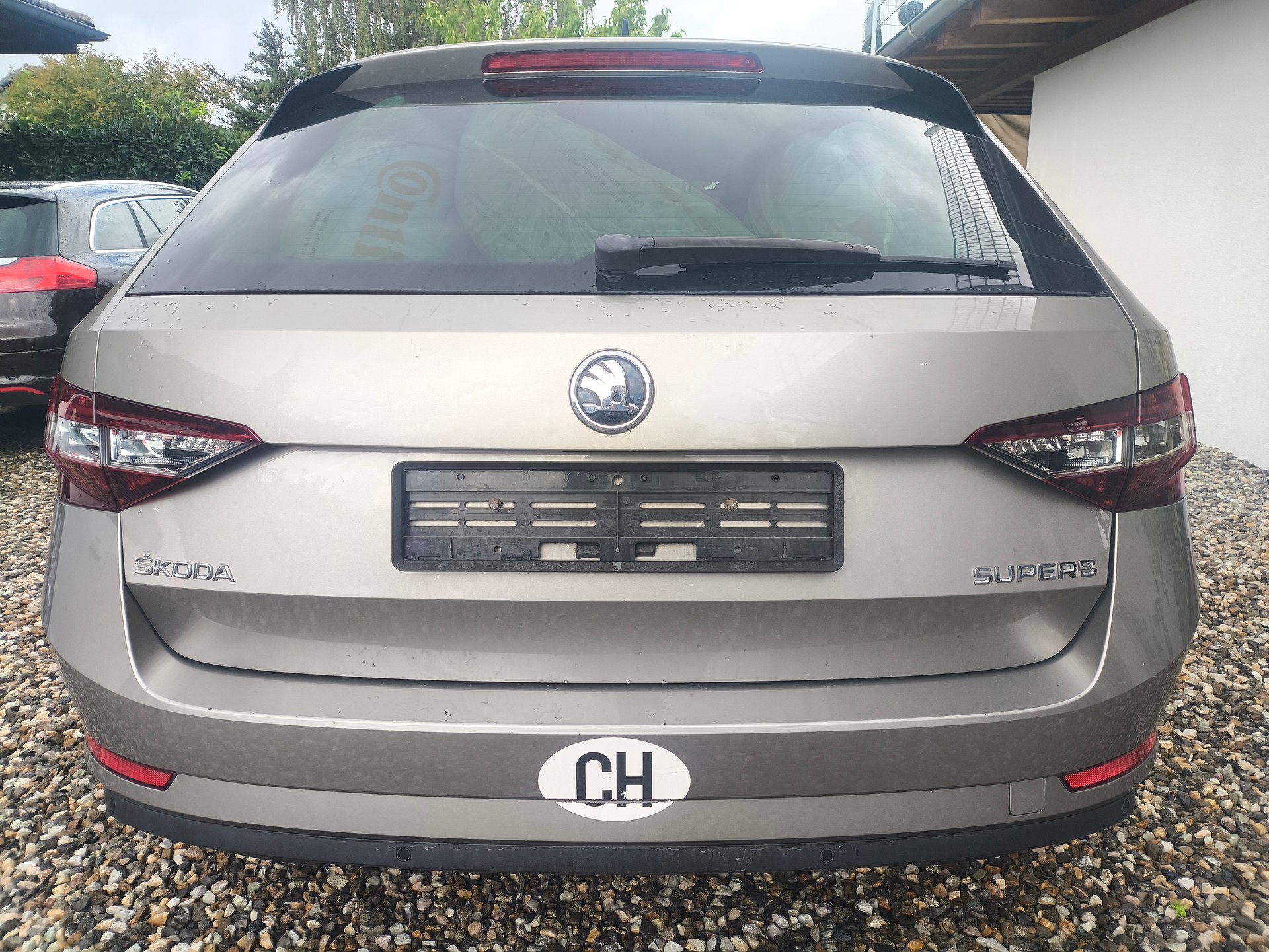 SKODA Superb Combi 2.0 TDi Ambition DSG-image-5